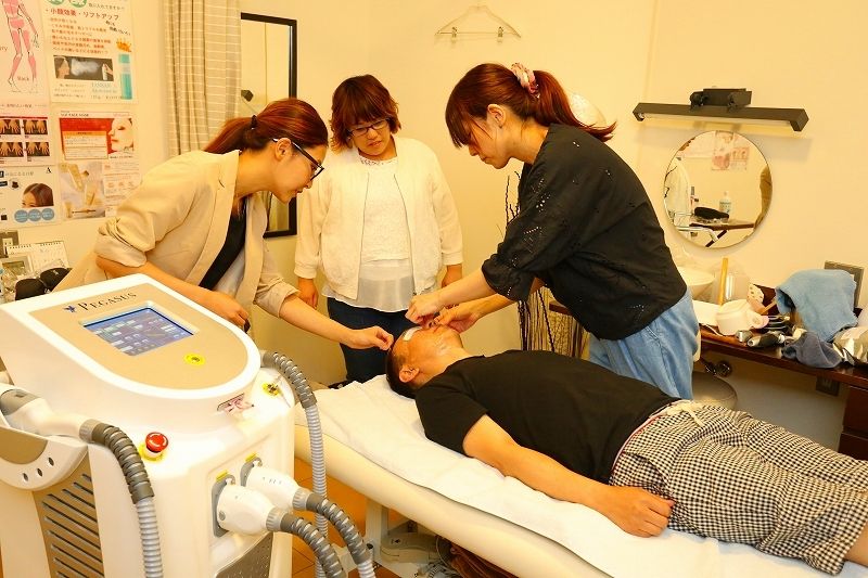 富士美容機の業務用脱毛機、実践的な研修内容